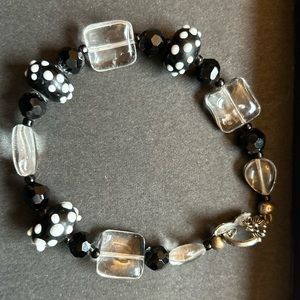 Bead bracelet in fun black and white mixed beads. Approximately 8.5 inches. EUC